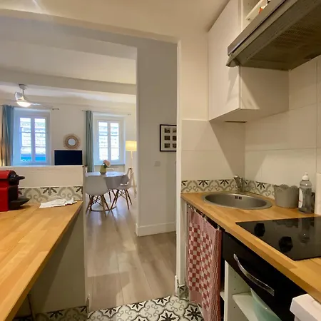 Joli Nicois En Bord De Niza