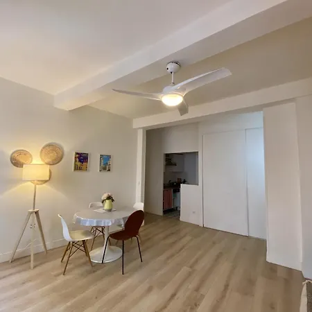 Joli Nicois En Bord De * Niza