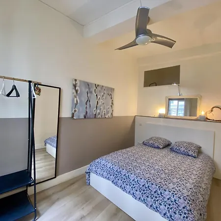 Joli Nicois En Bord De