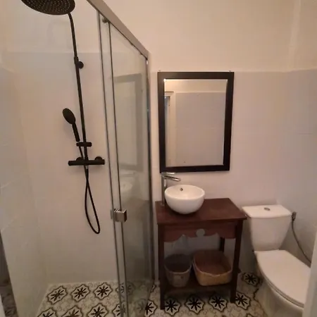 Joli Niçois En Bord De